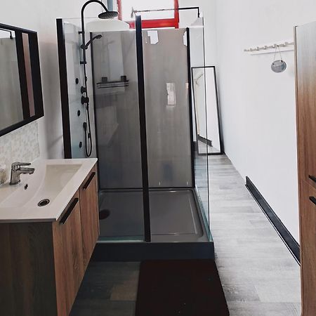 Chambre Privee Au 3E Etage Sans Ascenceur En Plein Centre De Charleroi Lägenhet Exteriör bild