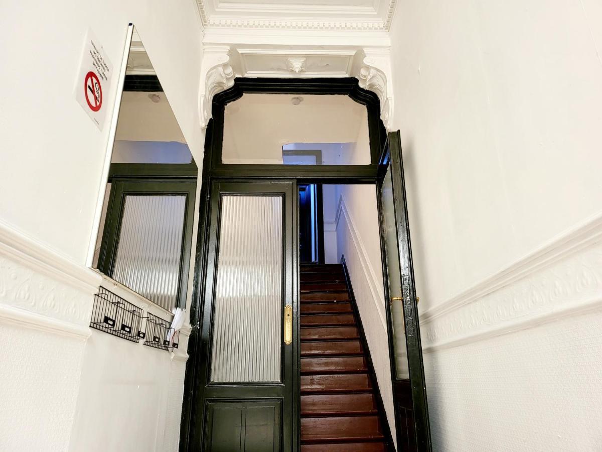 Chambre Privee Au 3E Etage Sans Ascenceur En Plein Centre De Charleroi Lägenhet Exteriör bild