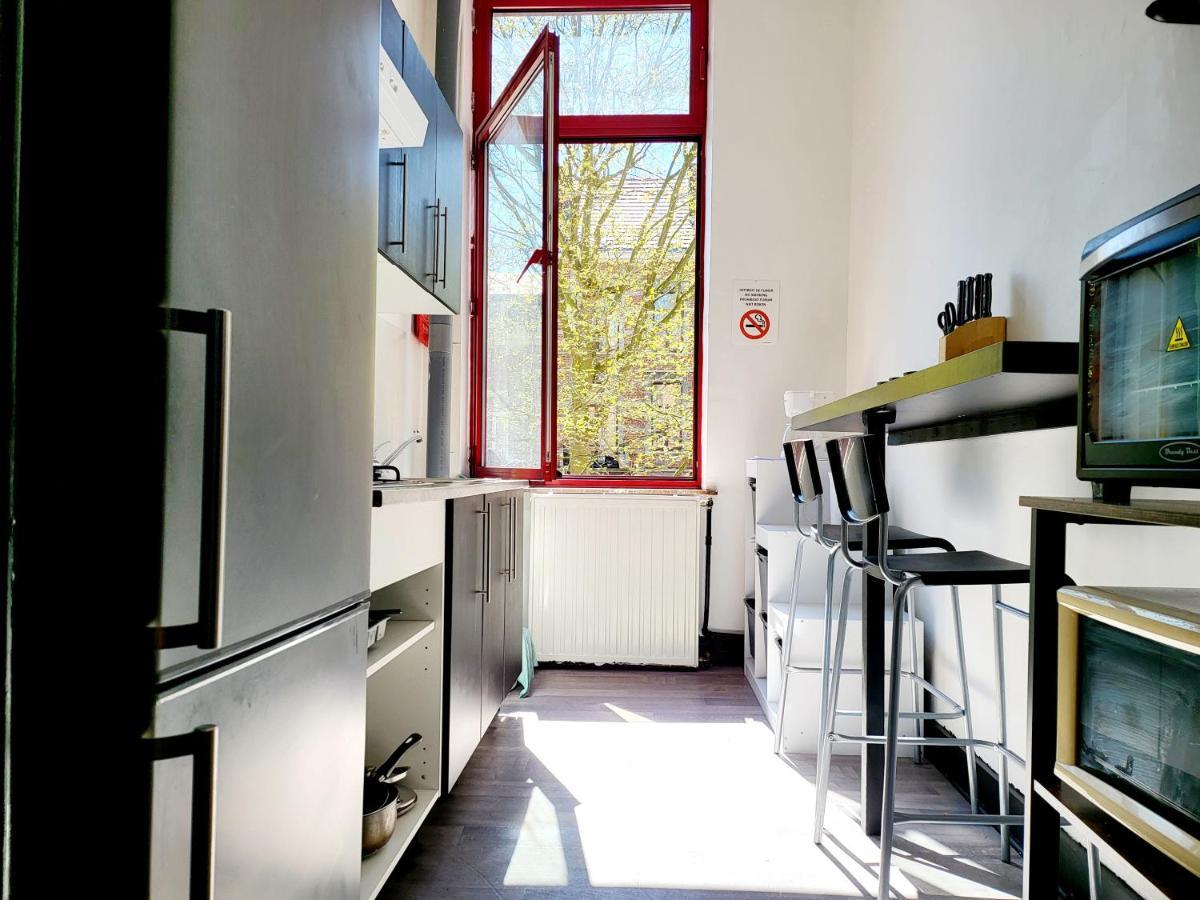 Chambre Privee Au 3E Etage Sans Ascenceur En Plein Centre De Charleroi Lägenhet Exteriör bild