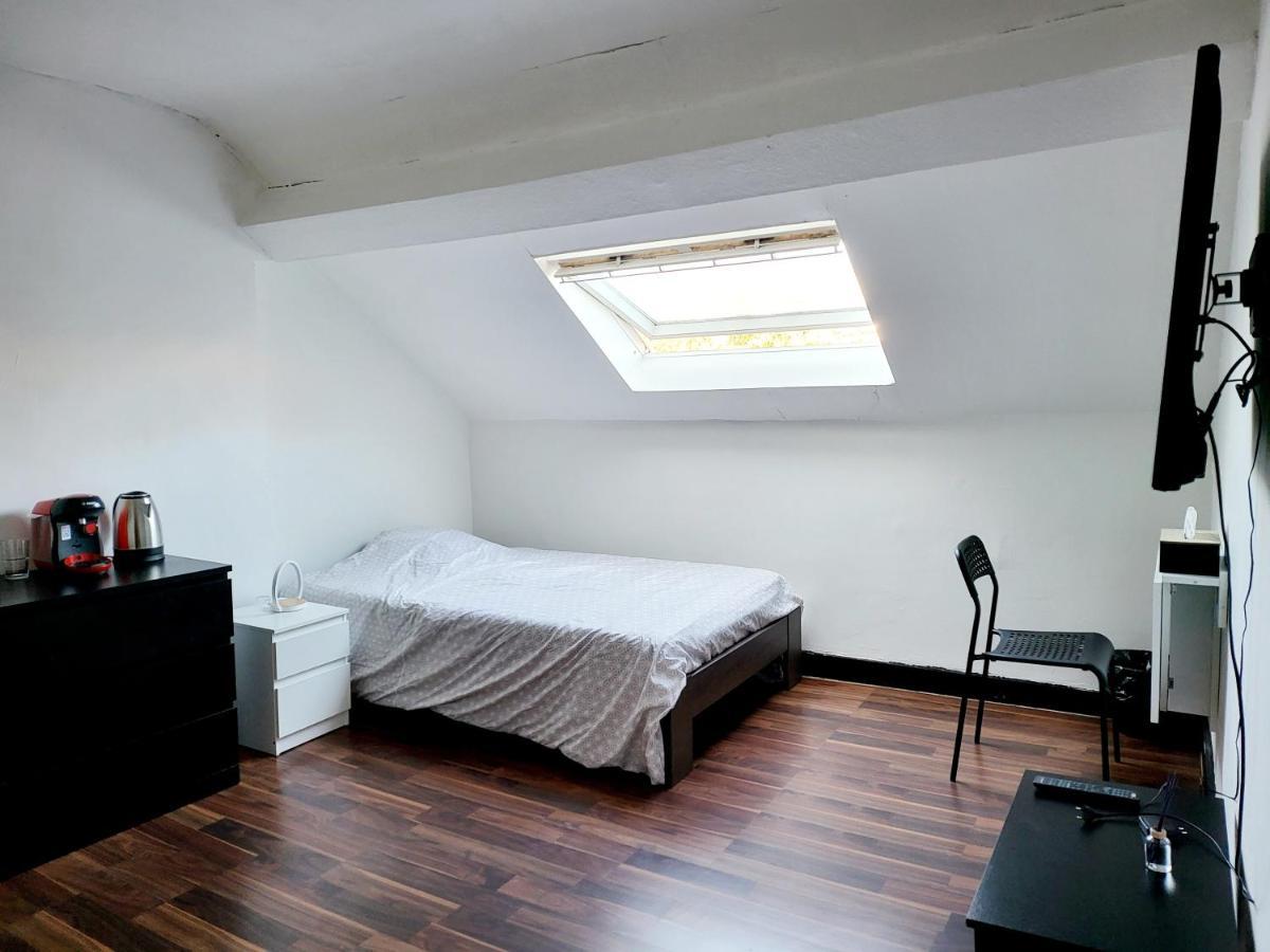 Chambre Privee Au 3E Etage Sans Ascenceur En Plein Centre De Charleroi Lägenhet Exteriör bild