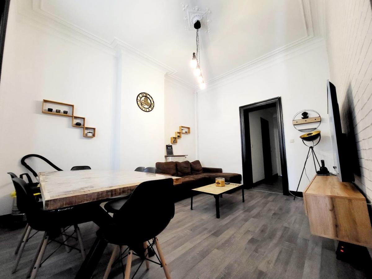 Chambre Privee Au 3E Etage Sans Ascenceur En Plein Centre De Charleroi Lägenhet Exteriör bild