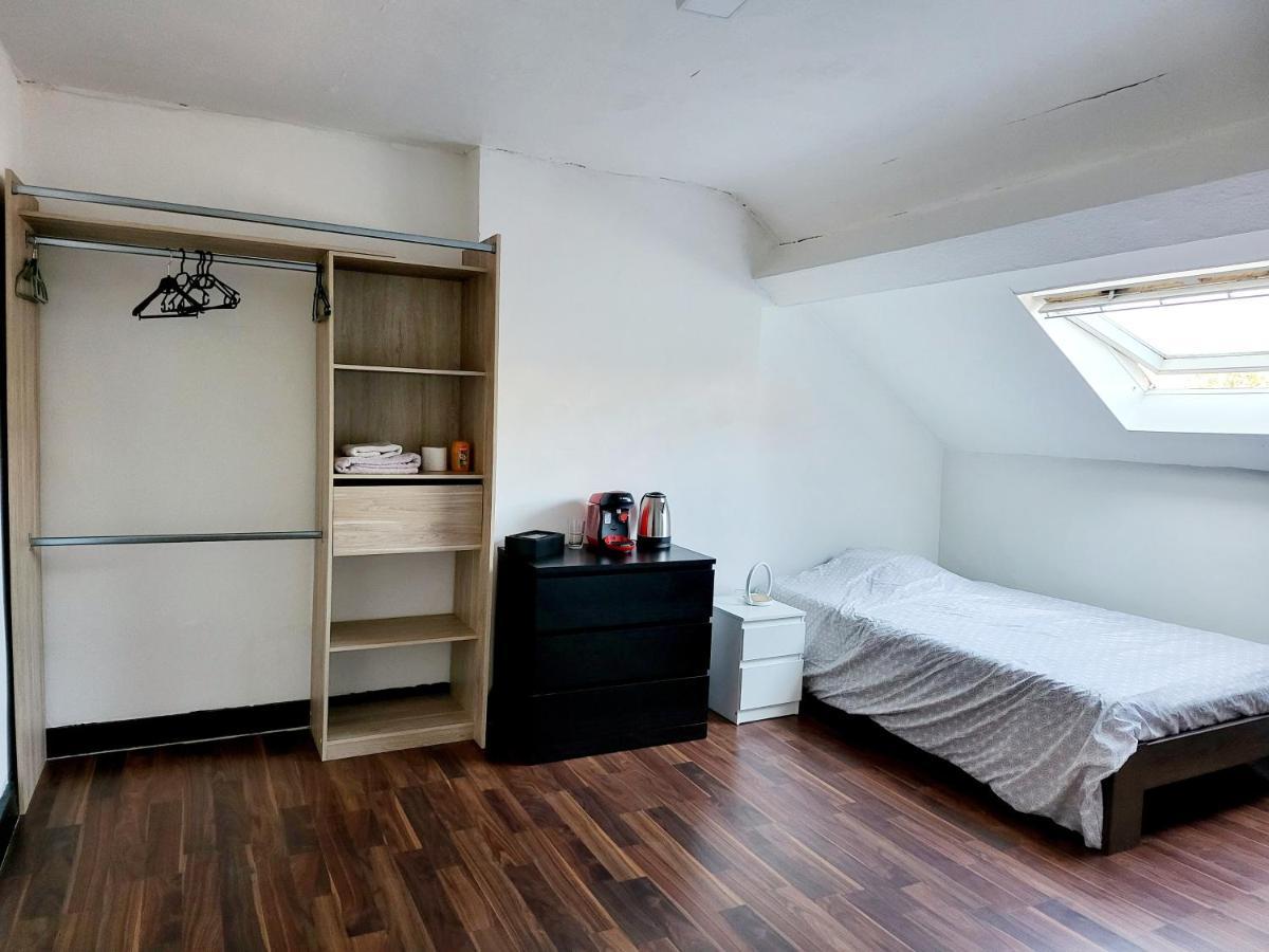 Chambre Privee Au 3E Etage Sans Ascenceur En Plein Centre De Charleroi Lägenhet Exteriör bild